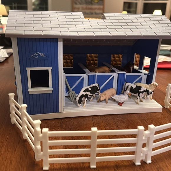 Breyer Farm and animals - Picture 2 of 3